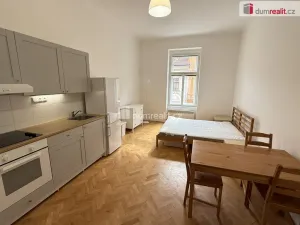 Pronájem bytu 1+kk, Praha - Smíchov, Klicperova, 38 m2