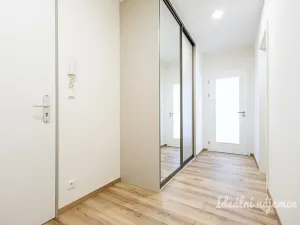 Pronájem bytu 2+kk, Praha - Vysočany, Poděbradská, 50 m2