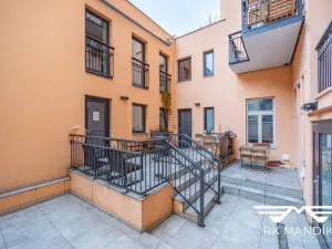 Pronájem bytu 2+kk, Praha - Karlín, Pernerova, 42 m2