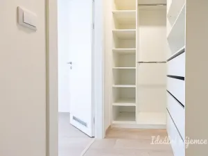 Pronájem bytu 2+kk, Praha - Vysočany, Poděbradská, 55 m2