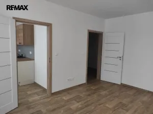 Pronájem bytu 2+1, Karlovy Vary - Stará Role, Okružní, 50 m2