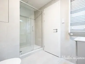 Pronájem bytu 1+kk, Praha - Vysočany, Poděbradská, 31 m2