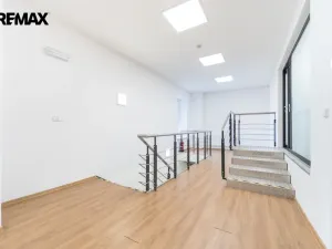 Pronájem obchodního prostoru, Praha - Háje, Hviezdoslavova, 661 m2