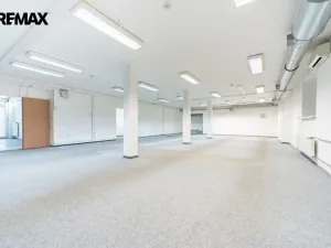 Pronájem obchodního prostoru, Praha - Háje, Hviezdoslavova, 661 m2