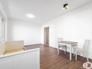Pronájem bytu 1+kk, Praha - Hlubočepy, Fabiánové, 31 m2