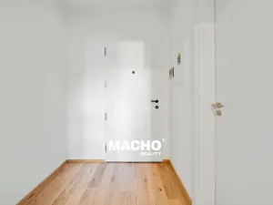 Pronájem bytu 1+kk, Praha, Bělehradská, 26 m2