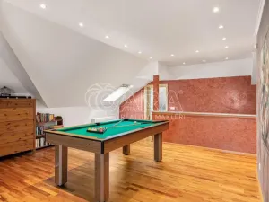 Prodej rodinného domu, Praha - Kolovraty, V louce, 470 m2