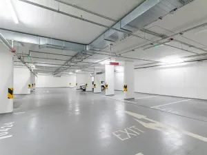 Pronájem garážového stání, Praha - Žižkov, Seifertova, 15 m2