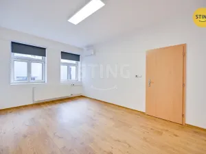 Pronájem kanceláře, Zlín, třída Tomáše Bati, 108 m2