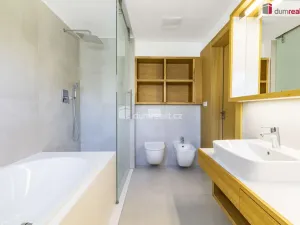 Prodej rodinného domu, Praha - Libuš, V Hrobech, 378 m2