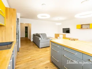 Pronájem bytu 3+kk, Praha, Ostravská, 73 m2