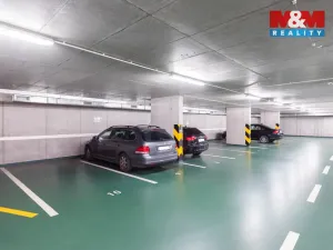 Pronájem garážového stání, Praha - Smíchov, Radlická, 13 m2