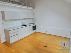 Pronájem bytu 1+kk, Praha - Vršovice, Bartoškova, 35 m2