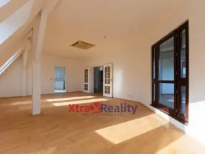 Prodej komerční nemovitosti, Modlany - Drahkov, 2300 m2