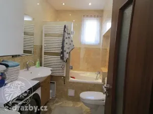 Dražba vícegeneračního domu, Praha - Letňany, Vamberská, 246 m2