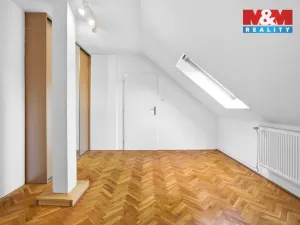 Prodej rodinného domu, Dobrovice, Komenského, 431 m2