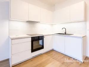 Pronájem bytu 1+kk, Praha - Strašnice, Štěchovická, 34 m2