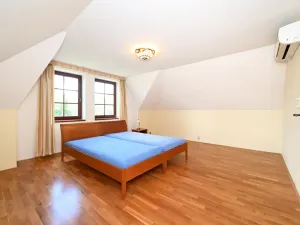 Pronájem rodinného domu, Světice, Na Spojce, 320 m2