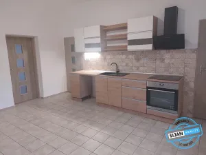 Pronájem bytu 2+1, Krnov, Petrovická, 58 m2