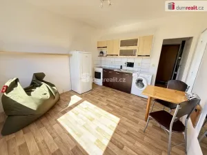 Pronájem bytu 1+1, Praha - Lhotka, Mirotická, 40 m2