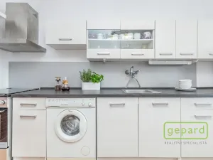 Prodej bytu 2+1, Praha, 28. pluku, 58 m2