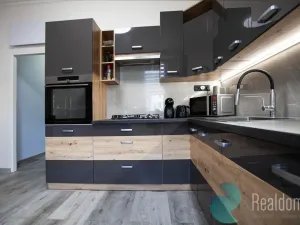 Prodej bytu 2+1, Karlovy Vary, Raisova, 75 m2