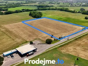 Prodej komerčního pozemku, Hevlín, 35000 m2