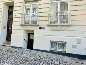 Prodej obchodního prostoru, Karlovy Vary, Zámecký vrch, 111 m2