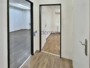 Pronájem kanceláře, Praha, Šrobárova, 139 m2