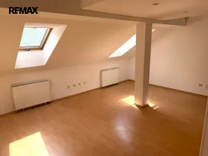 Pronájem kanceláře, Třebíč - Jejkov, Smila Osovského, 250 m2