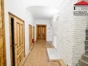 Prodej apartmánu, Frýdek-Místek, Zámecké nám., 405 m2