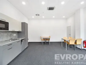 Pronájem kanceláře, Pardubice - Zelené Předměstí, třída Míru, 272 m2