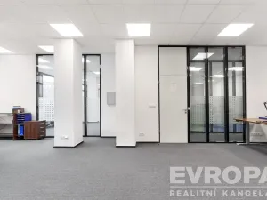 Pronájem kanceláře, Pardubice - Zelené Předměstí, třída Míru, 272 m2
