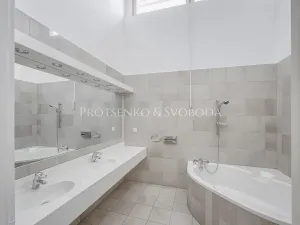 Prodej vily, Křižanov, Benešovo náměstí, 530 m2