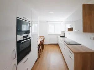 Prodej bytu 2+1, Kuřim, nám. Osvobození, 65 m2