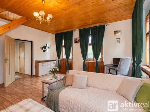 Prodej rodinného domu, Dolní Zálezly, Mírové náměstí, 250 m2