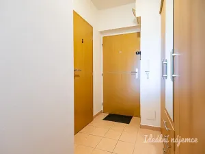 Pronájem bytu 1+kk, Praha - Horní Měcholupy, Boloňská, 32 m2