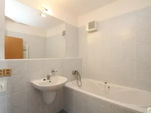 Pronájem bytu 2+kk, Pardubice - Zelené Předměstí, nábřeží Závodu míru, 61 m2