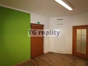 Pronájem kanceláře, Praha - Kobylisy, Nad Šutkou, 58 m2