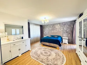 Prodej bytu 4+kk, Karlovy Vary, Zámecký vrch, 177 m2
