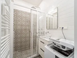 Pronájem bytu 1+kk, Praha - Smíchov, Nádražní, 28 m2