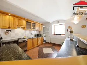 Prodej rodinného domu, Rynholec, nám. 1. máje, 561 m2