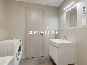 Pronájem bytu 1+kk, Praha - Strašnice, Zvěřinova, 38 m2