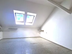 Pronájem kanceláře, Benešov, Masarykovo náměstí, 58 m2