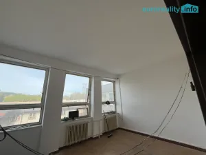 Pronájem kanceláře, Mariánské Lázně, třída Vítězství, 22 m2