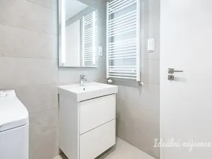 Pronájem bytu 1+kk, Praha, Poděbradská, 35 m2