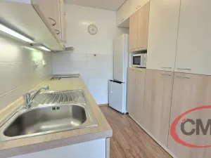 Pronájem bytu 2+kk, Praha, Hněvkovského, 41 m2