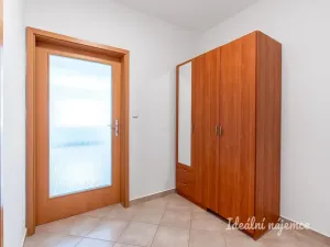 Pronájem bytu 1+kk, Praha, Trmická, 36 m2