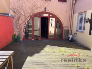 Pronájem obchodního prostoru, Opava - Město, Dolní náměstí, 180 m2