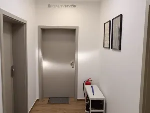 Pronájem bytu 2+kk, Hluboká nad Vltavou, Karla Čapka, 51 m2